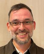 Das Bild zeigt einen Mann mit Brille und Bart.