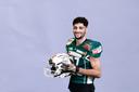 Ein junger Mann in American-Football-Ausrüstung.