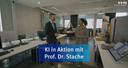 Eine junge Frau im Gespräch mit HHN-Profs.