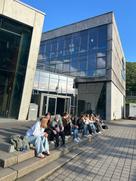 Studierende des Springcamp unterhalten sich