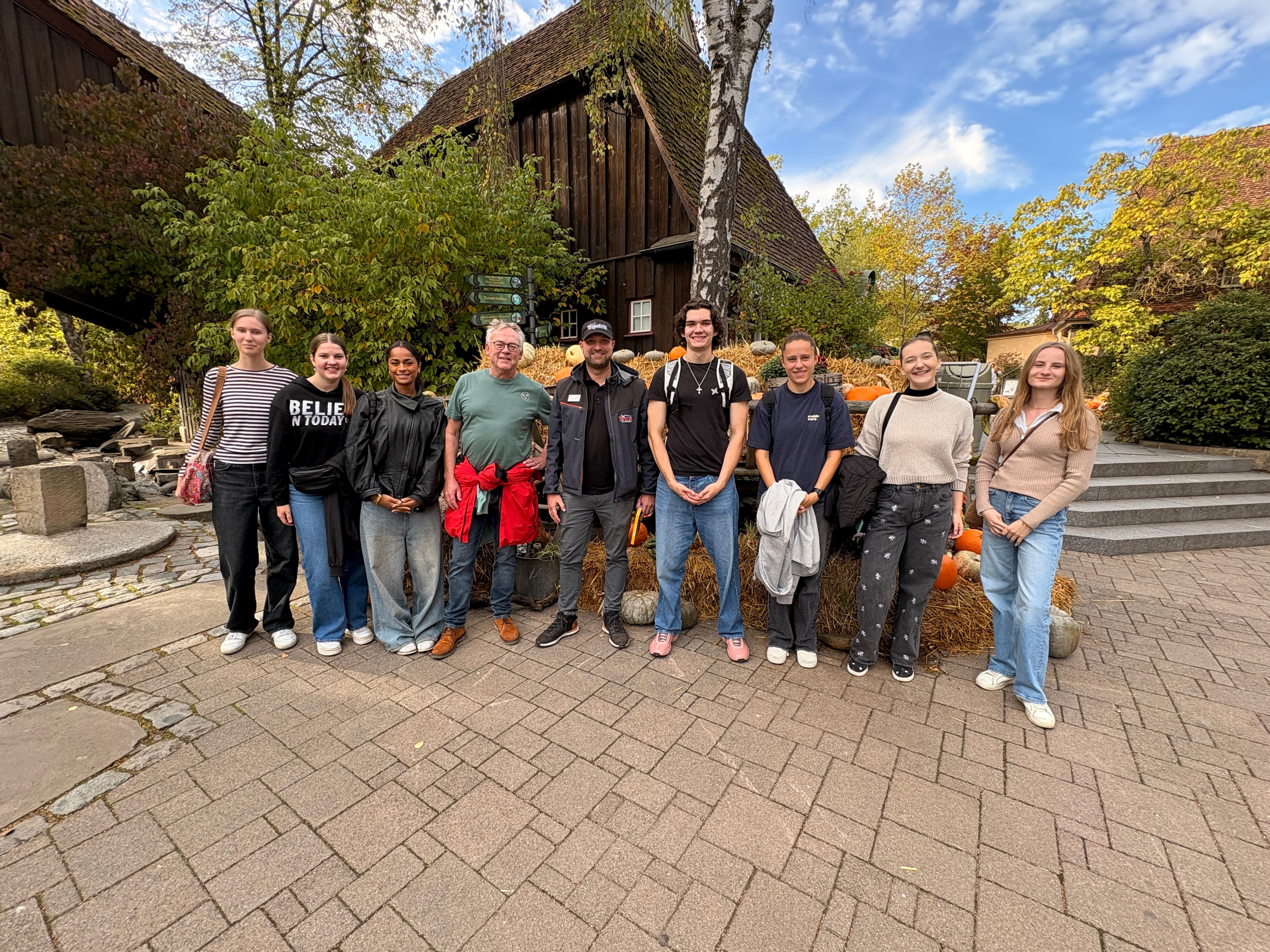 Exkursion Erlebnispark-Tripsdrill, Studierende bei den “Schaurigen ...