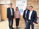 Rektor Oliver Lenzen und Professorin Katja Mannschreck von der HHN mit Nicolas Herdin, Geschäftsstellenleiter, und Rainer Straub, Stellvertretender Vorsitzender des FiT vor dem FiT Labor Technische Sauberkeit am TechCampus der HHN  (v.l.n.r.).