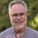 Das Bild zeigt einen Mann mit Brille und Bart.