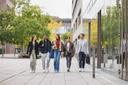 Students walking Bildungscampus Heilbronn