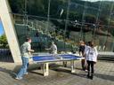 Studierende des Springcamp spielen Tischtennis